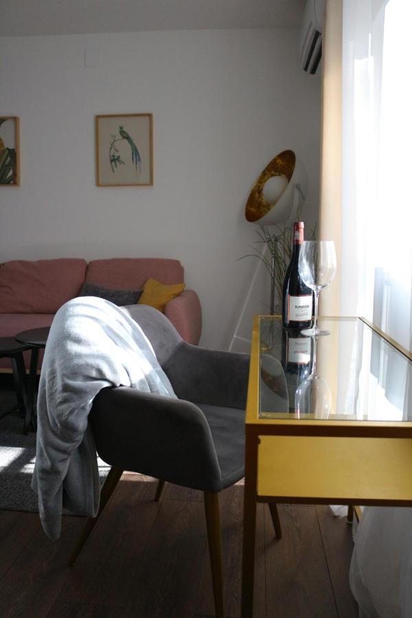 Luca, Digital Nomad Getaway Studio Apartment Zagreb Eksteriør billede